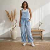 Clara Lisboa- Macacão de Denim com Alças Ajustáveis