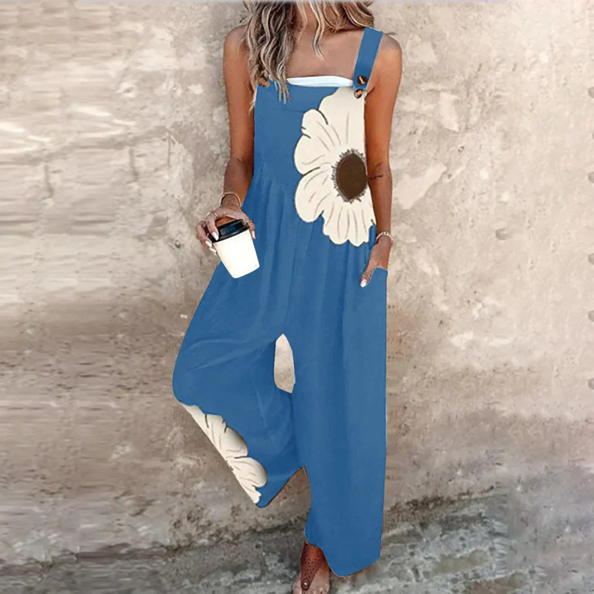 Jardineira – estilo relaxado em preto estampada